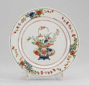 348. TALLRIK, porslin. Qing dynastin. Kangxi (1662-1722).