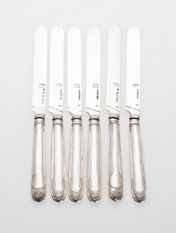 KNIVAR, 2+4, silver, G.T. Folcker resp. G. Möllenborg Féron, Stockholm, 1855 resp. 1866. Ca 240 g.