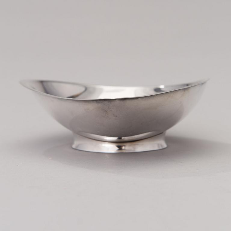 TAPIO WIRKKALA, A SILVER BOWL. Signed TW. Silver 916. Kultakeskus, Hämeenlinna 1963.