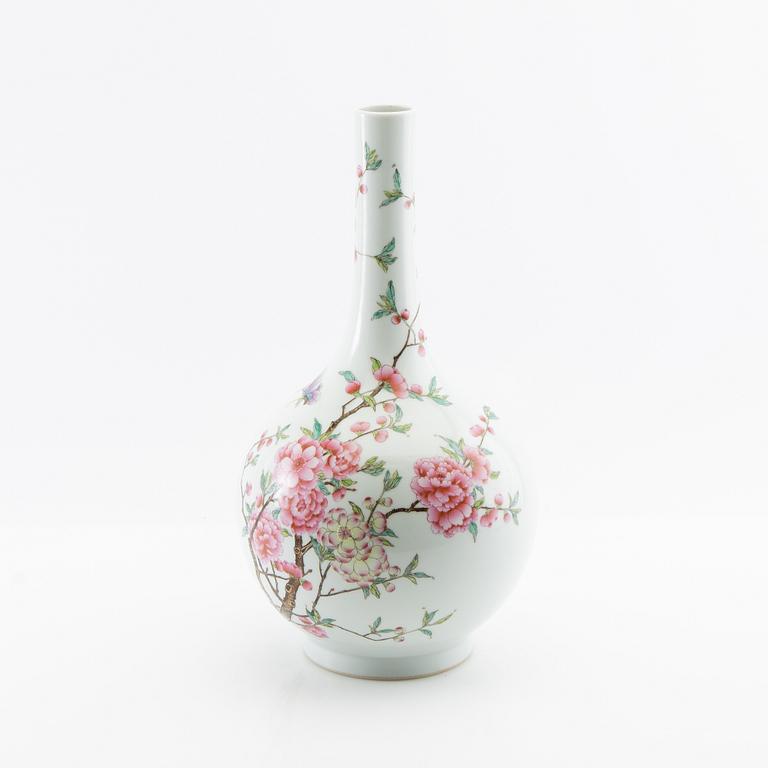 Vase porcelain, China 20th century.