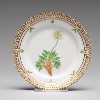 A set of 12 Royal Copenhagen "Flora Danica" bread dishes, Denmark, 20th Century.