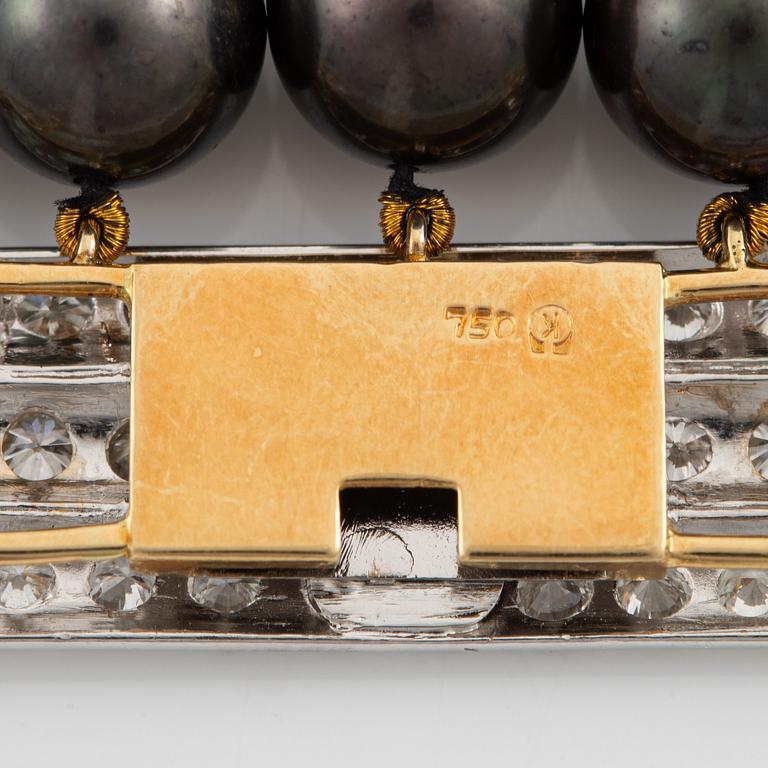 Necklace, five-row with cultured black pearls, 18K gold and white gold with brilliant-cut diamonds.