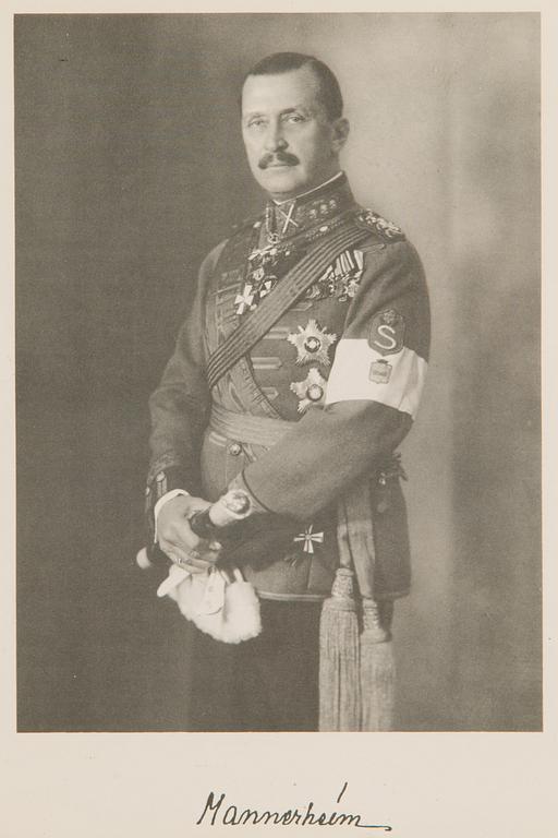 Mannerheim, painokuva kehyksissä.