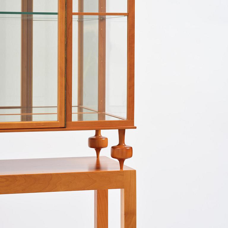 Josef Frank, a display cabinet model B 2077, Firma Svenskt Tenn, ca 2001.