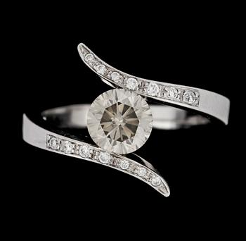 RING, 18k vitguld m briljantslipad diamant light brown ca1,20ct o diamanter tot ca0,14ct. BWG, Stockholm, 2000-tal.