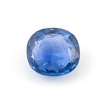 498A. A loose sapphire in a fitted case from 1928.