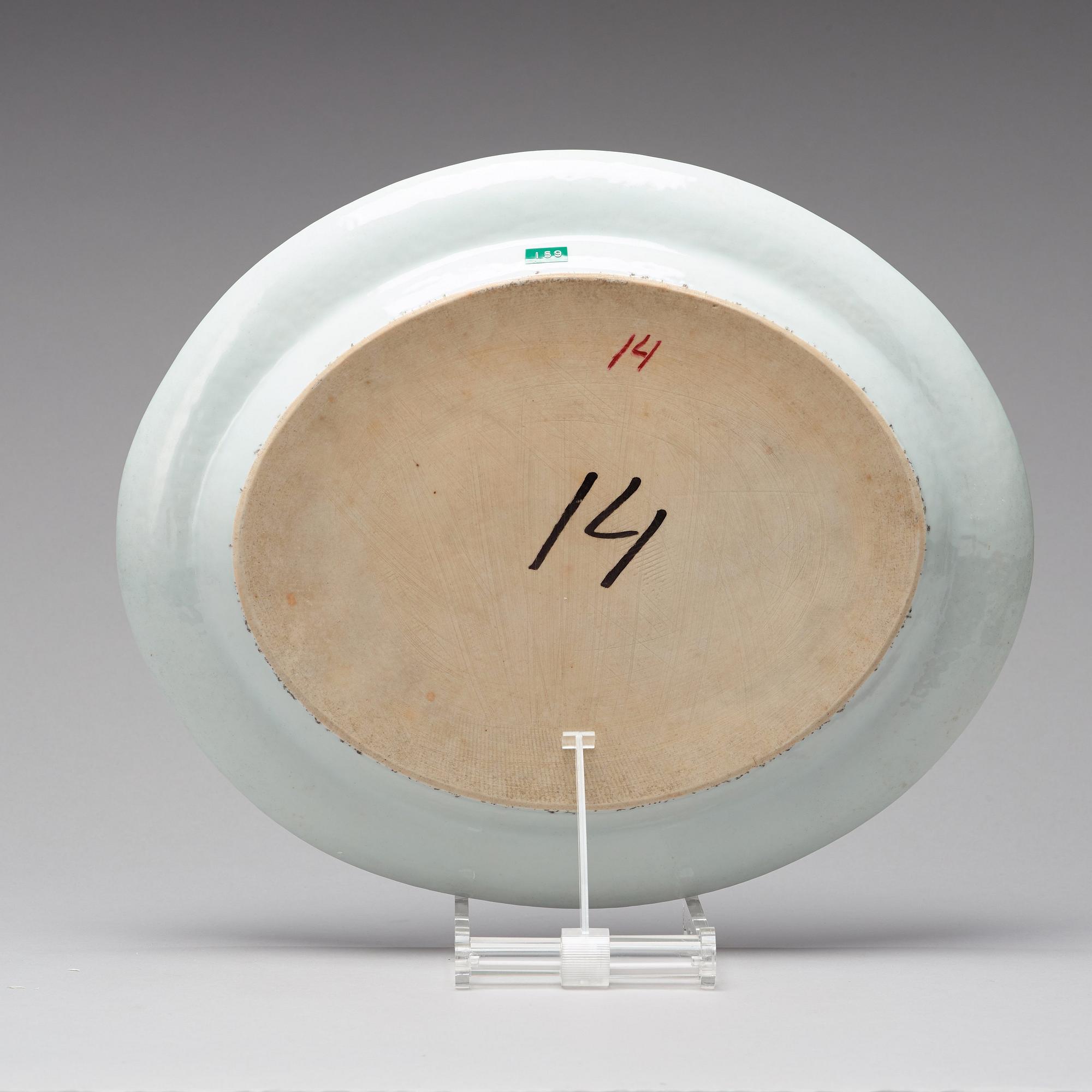 A Canton famille rose dish, Qing dynasty, 19th Century.