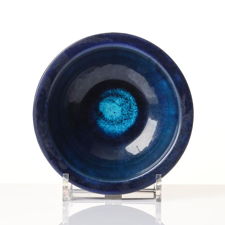 Wilhelm Kåge, a set of two early Farsta stoneware bowls, Gustavsberg 1933 and 1936.