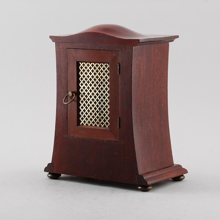 BORDSPENDYL, regencystil, England, 1900-talets första hälft.