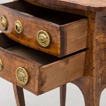 CHEST OF DRAWERS, Louis XV-style, 20th century.