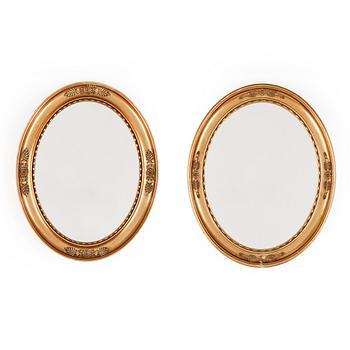 SPEGLAR, ett par snarlika, gustaviansk stil, 1900-talets första hälft.