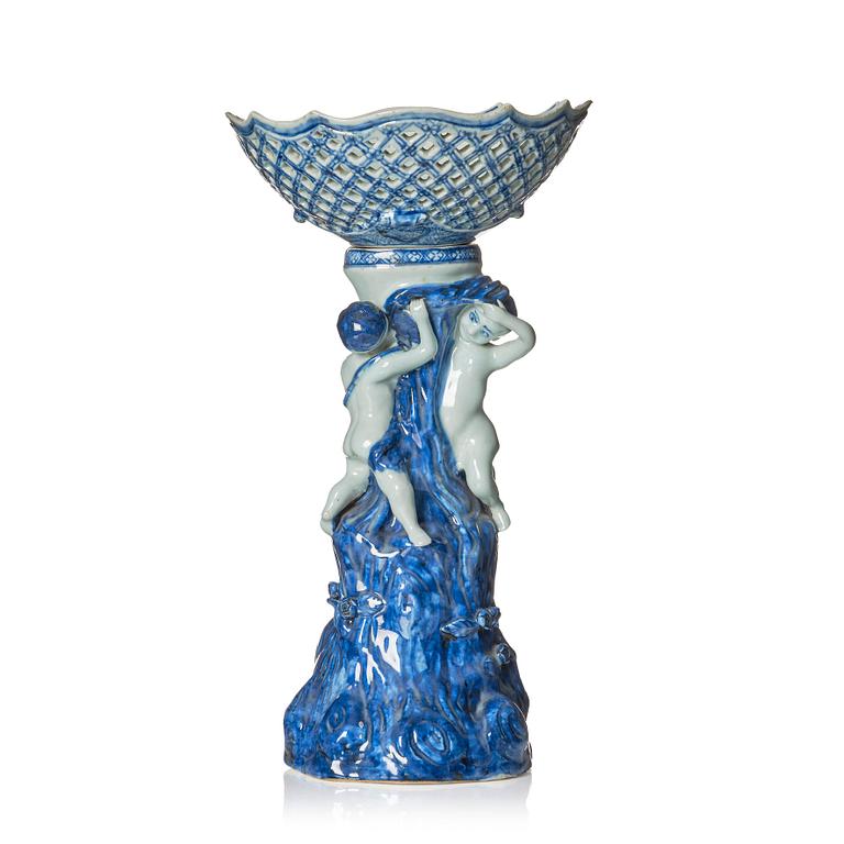A large Chinese Export blue and white lemon basket with stand, Qing dynasty, Qianlong (1736-95).