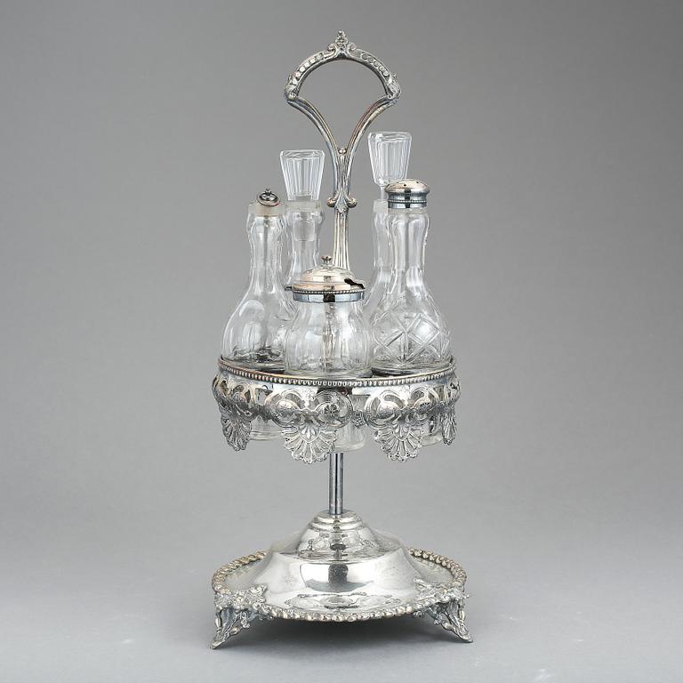 BORDSSURTOUT, försilvrad metall och slipat glas, troligen England omkr 1900.