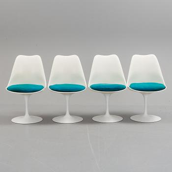 A "Tulip" table and four chairs by Eero Saarinen for Knoll International.
