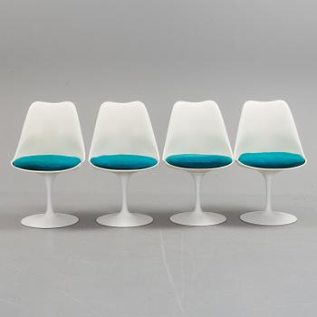 EERO SAARINEN, "Tulip" bord och fyra stolar, Knoll International.