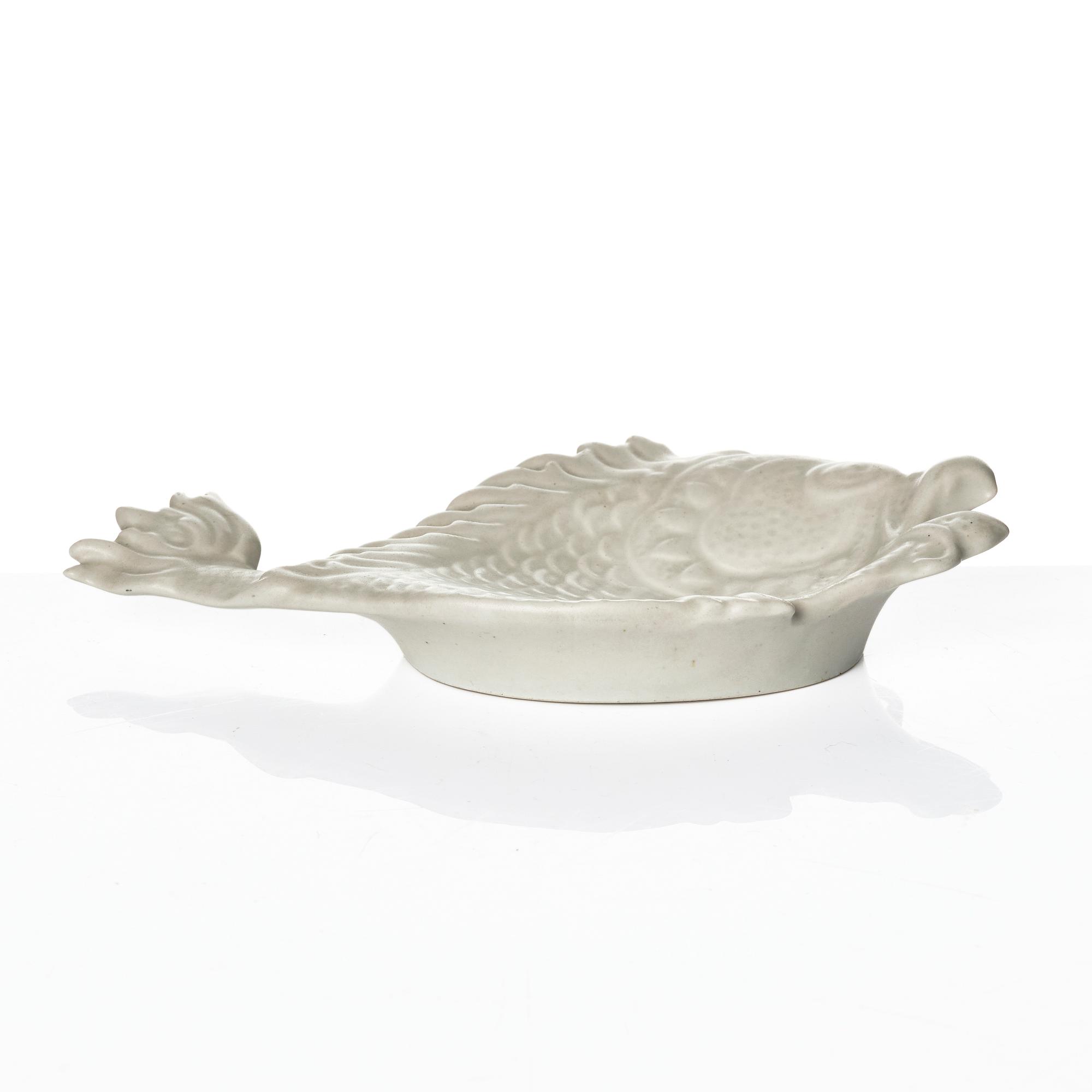 Wilhelm Kåge, 15 pieces of "Carrara" and "Gold Carrara" stoneware dishes, Gustavsberg, Sweden, 1930s/40s.