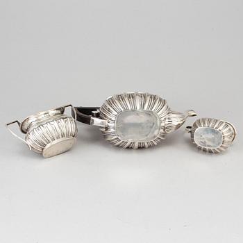 A silver teapot, creamer and sugar bowl, S Glass, Birmingham 1908.