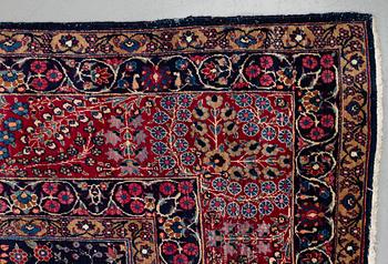 A carpet, an antique/a semi-antique Yezd, ca 557-562 x 366,5-370,5 cm.