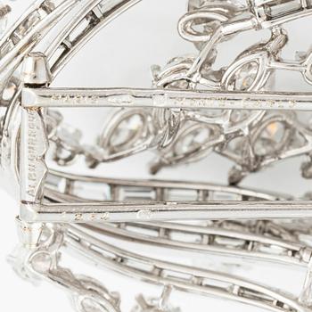 An 18K gold brooch with diamonds in various cuts, Albuquerque.