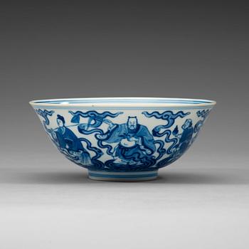 A blue and white bowl, Republic (1912-49) with Qianlongs sealmark.