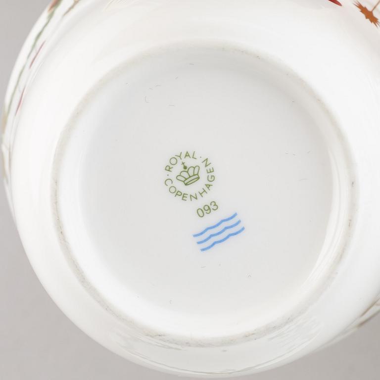 Julservis, 32 delar, porslin, Royal Copenhagen, Danmark.