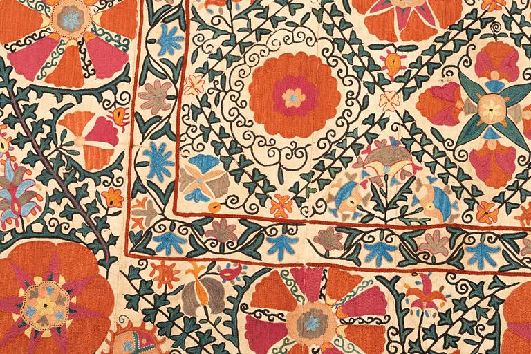Broderi, antik Uzbekistan suzani, ca 244 x 145 cm.