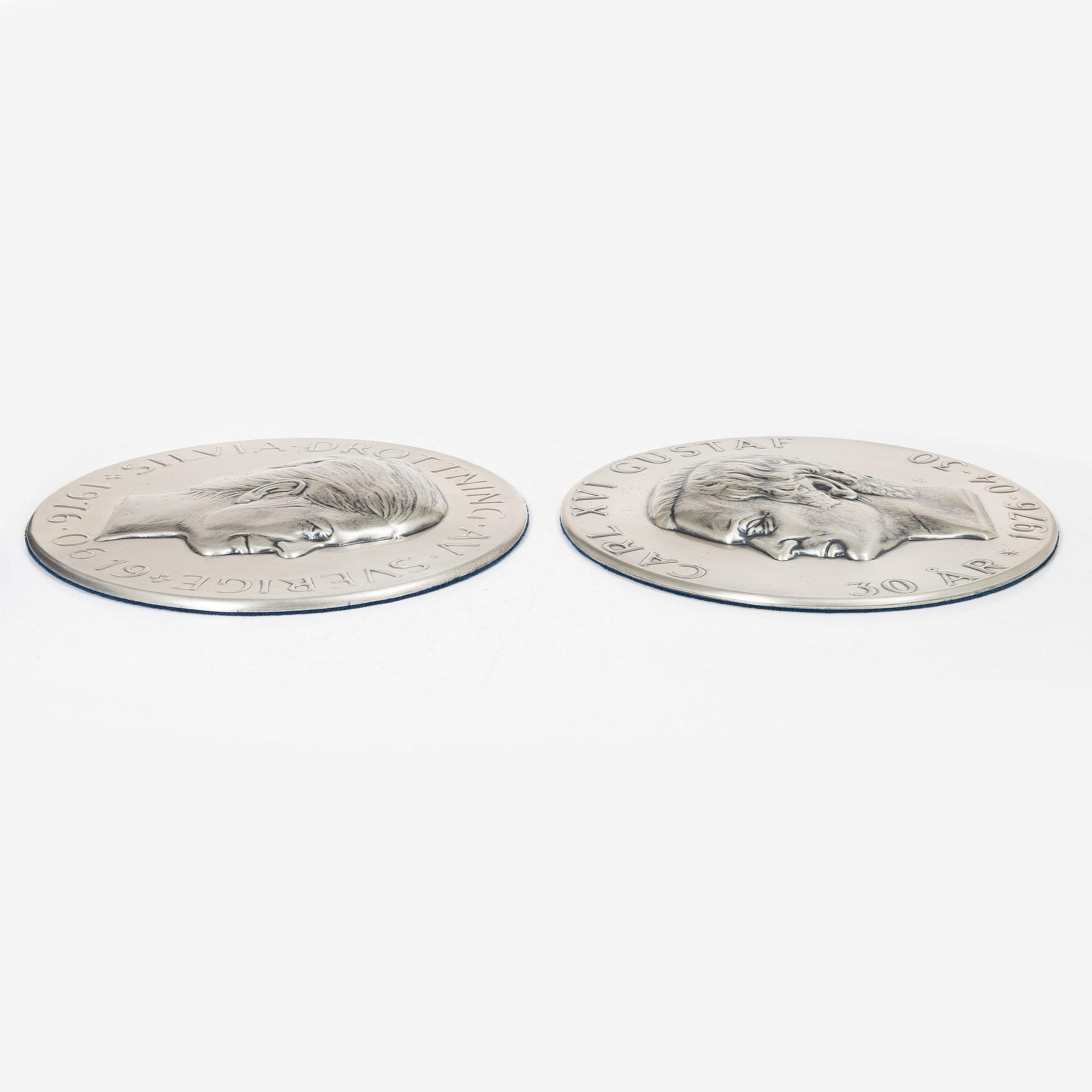 Relief, a pair, silver 999/1000, numbered 456 and 457/3000, Lagerströms Silver AB, Norrtälje 1976.