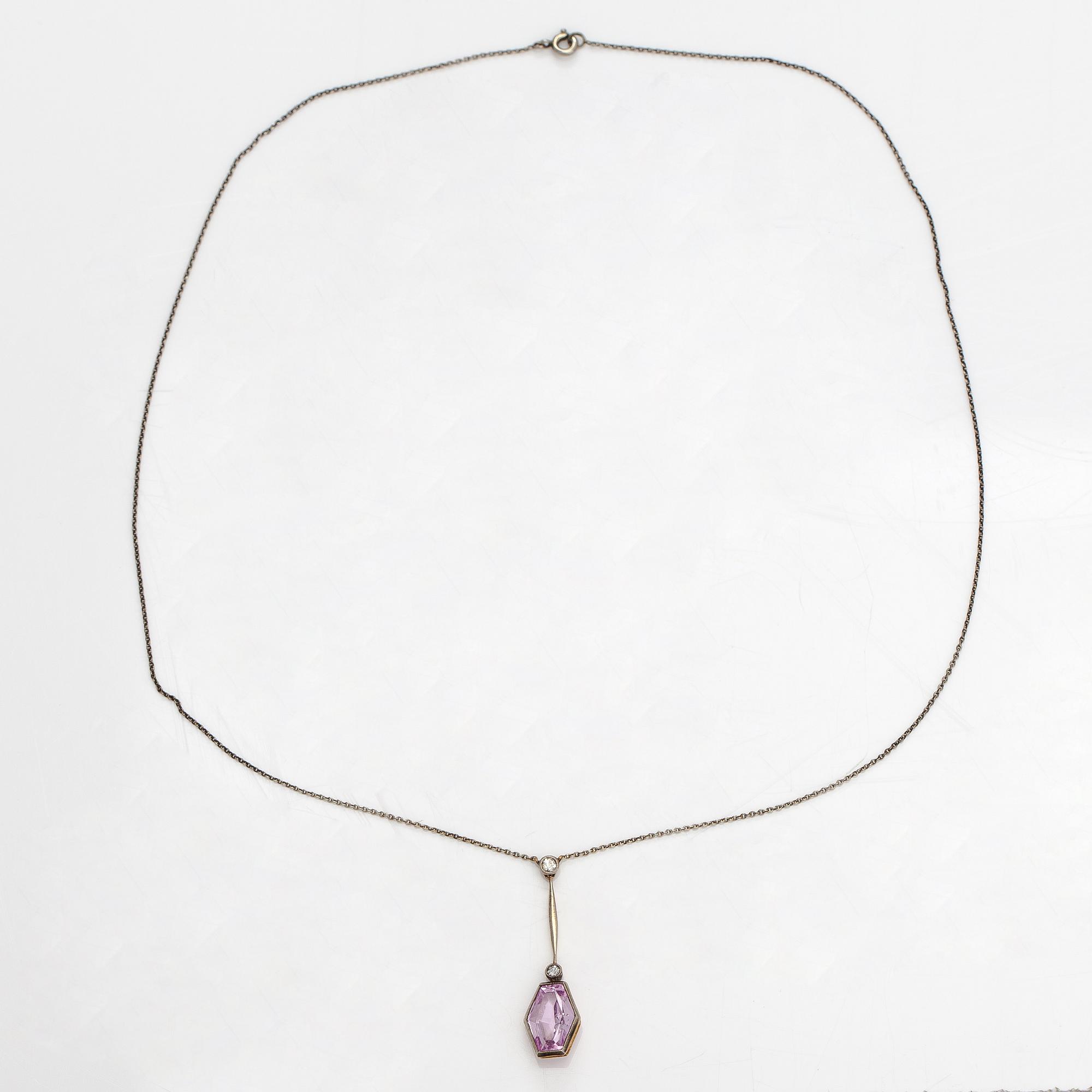 Halsband, 18K guld, diamanter ca 0.07 ct tot och syntetisk safir. Helsingfors 1927.