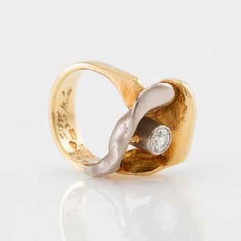 Magnus Liedholm, Ring 18K rose and white gold set with a round brilliant-cut diamond, Malmö 1987.