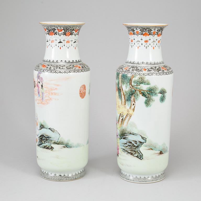 A pair of Chinese vases, 20th Century.