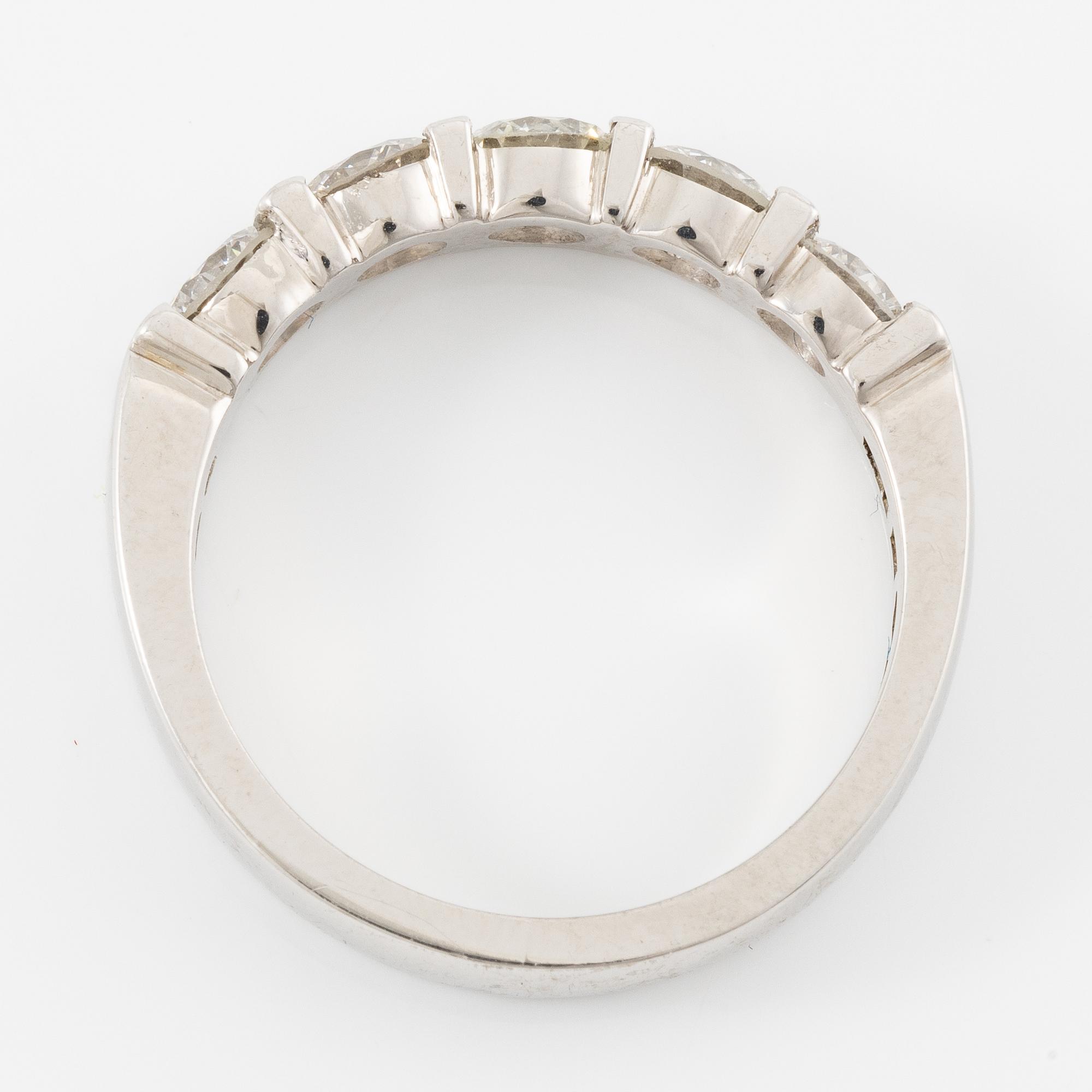 Ring, half eternity band, 18K white gold set with brilliant-cut diamonds, total 1.06 ct.