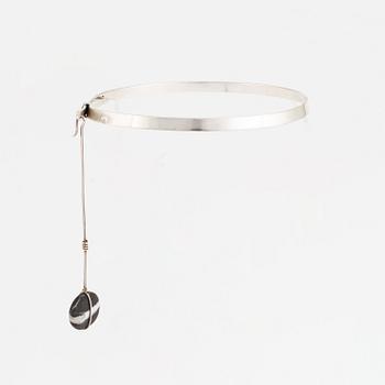 Vivianna Torun Bülow-Hübe, a silver and beach pebble choker, France /Sweden 1950-1960s.