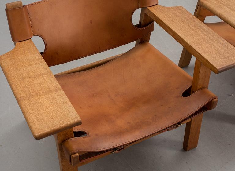 KARMSTOLAR, ett par, "Spanska stolen", Börge Mogensen för Fredericia Stolefabrik, Danmark.