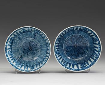 A pair of blue and white bowls, Qing dynasty, 18th century.