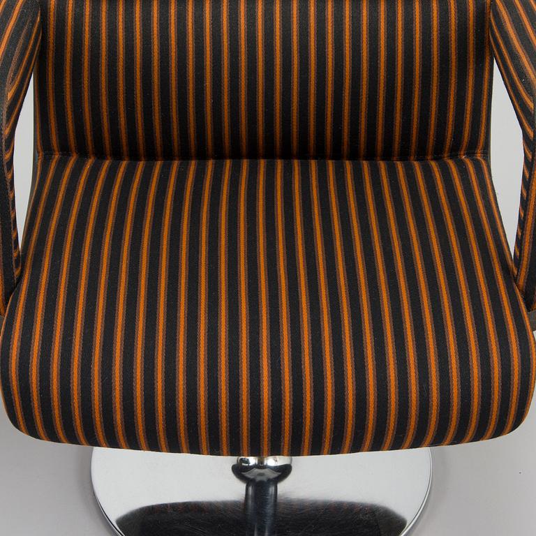 Eero Aarnio, tuoleja, 4 kpl, Martela Ltd Finland, 1975.