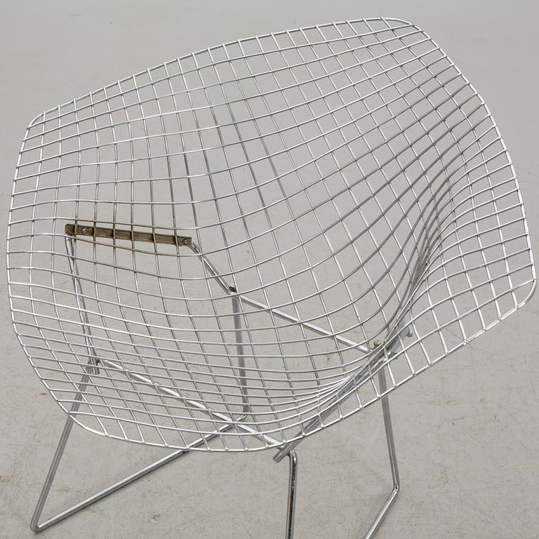 A HARRY BERTOIA "DIAMOND CHAIR".