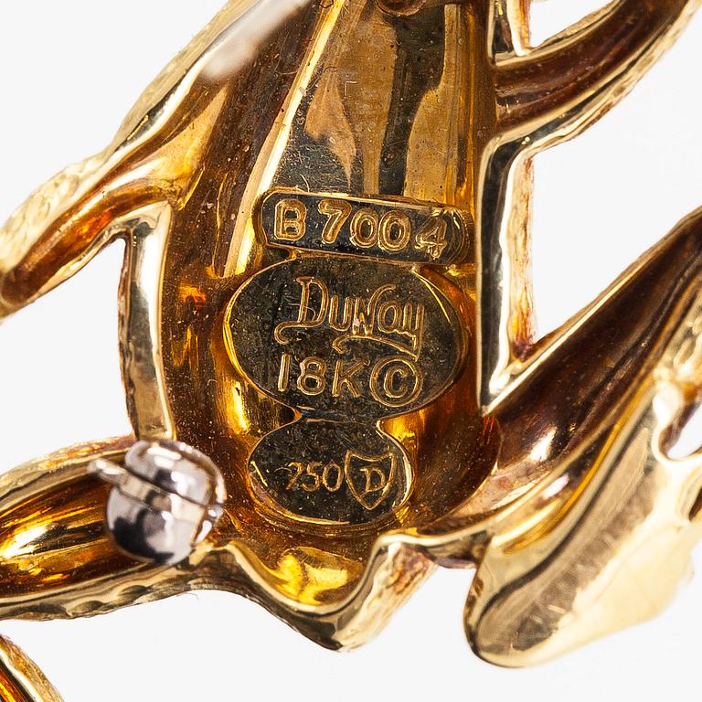 An 18K gold brooch, frog, signed Henry Dunay, New York.