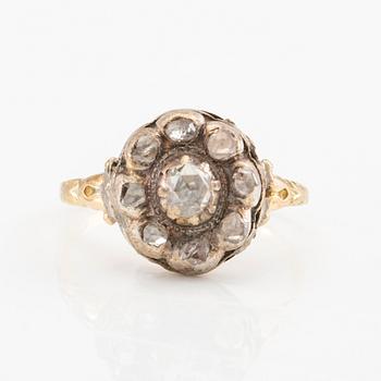 Ring in gold set with a brilliant-cut and rose-cut diamonds, possibly from the first half of the 19th century.