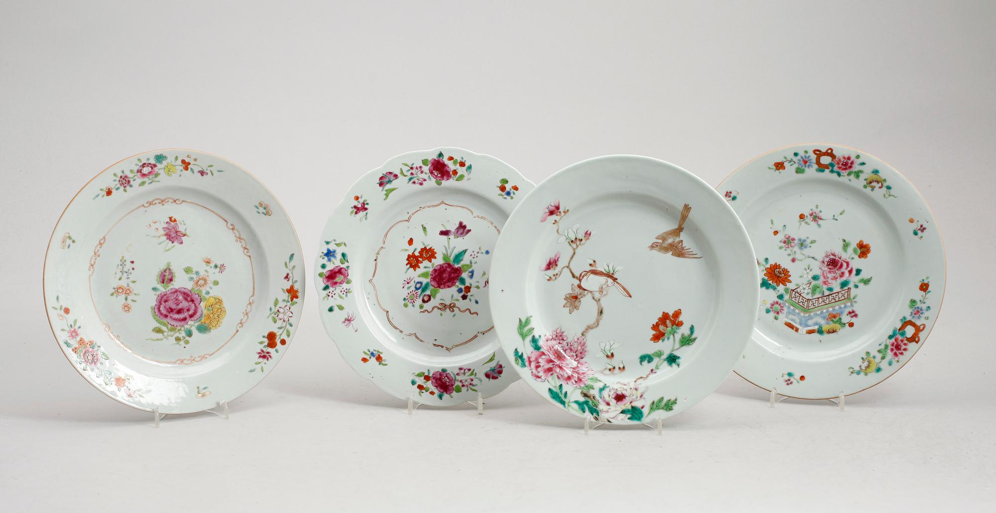 TALLRIKAR, 4 st snarlika, porslin, Kina, Qianlong 1736-1795.