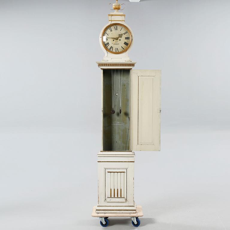 A grandfather clock, made around year 1800.