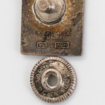 Sidenduk, 1 st,  pins, 4 st, och tygetikett, Helsingfors sommar-OS 1940.