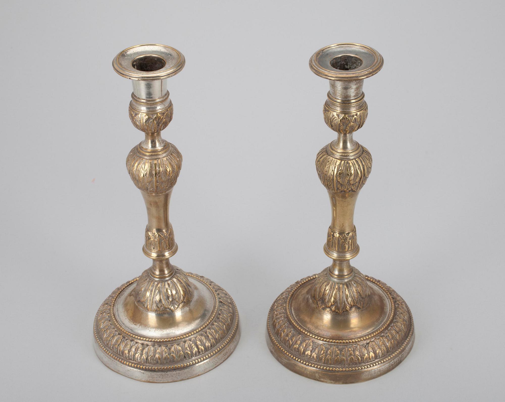 LJUSSTAKAR, ett par, försilvrad brons, Louis XVI-stil, ca 1800.