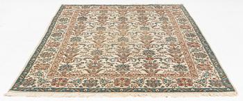 A Tabriz, ca 295 x 195 cm.