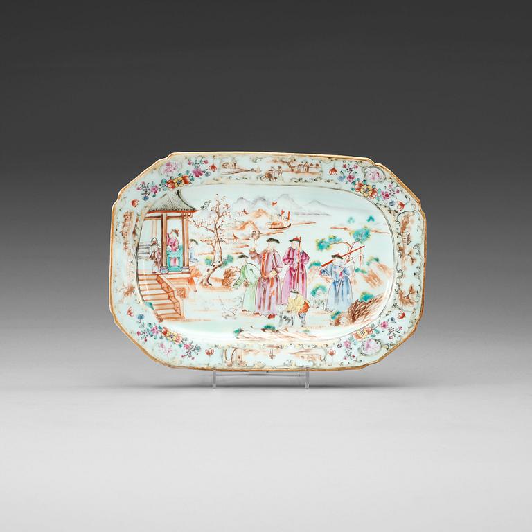 A famille rose serving dish, Qing dynasty, Qianlong (1736-95).