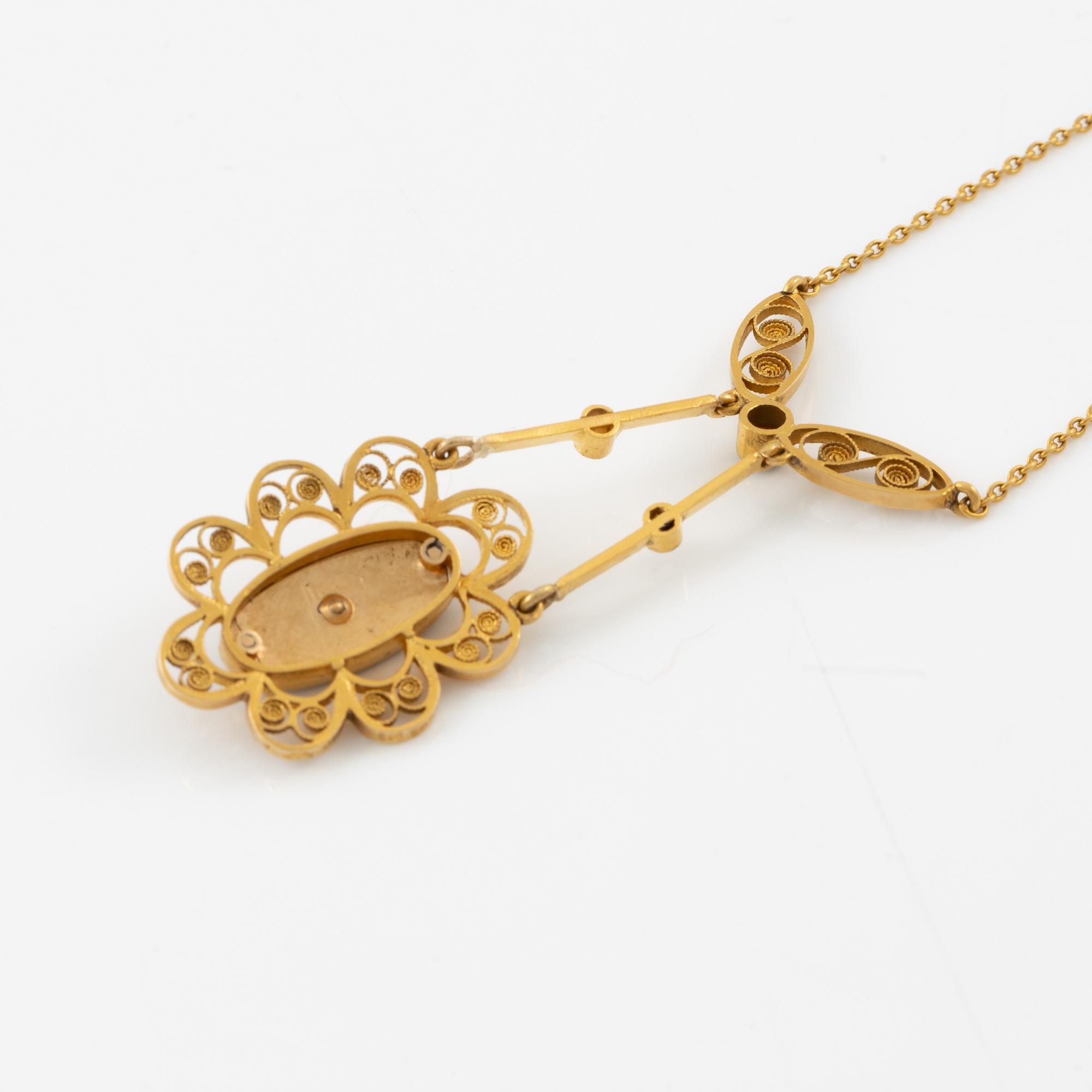 Necklace 18K gold with enamel and rose-cut diamonds.