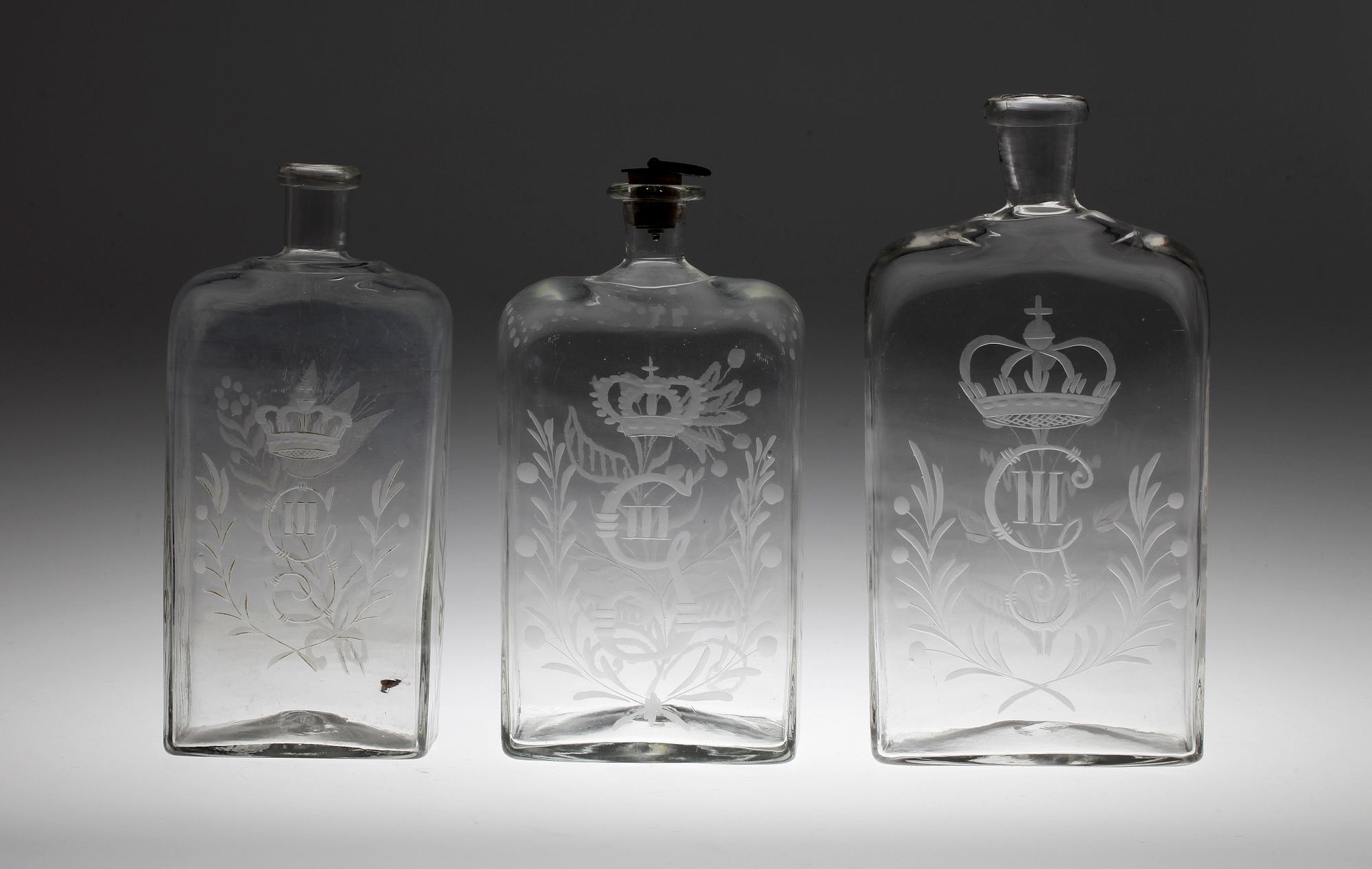 KARAFFER, 3 st, glas, 1800/1900-tal.