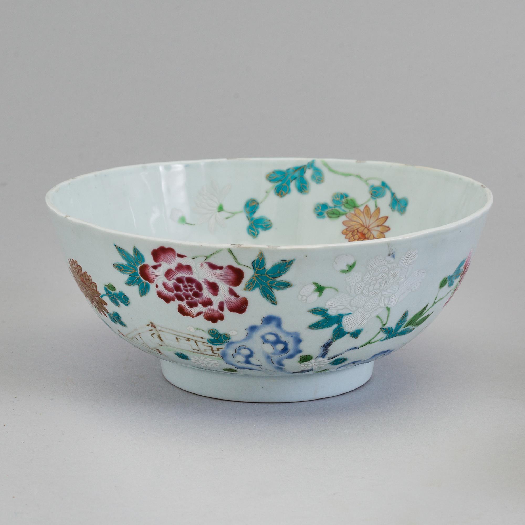 A bowl, two dishes and four porcelain cups, Qing dynasty, 18th and 19th century.