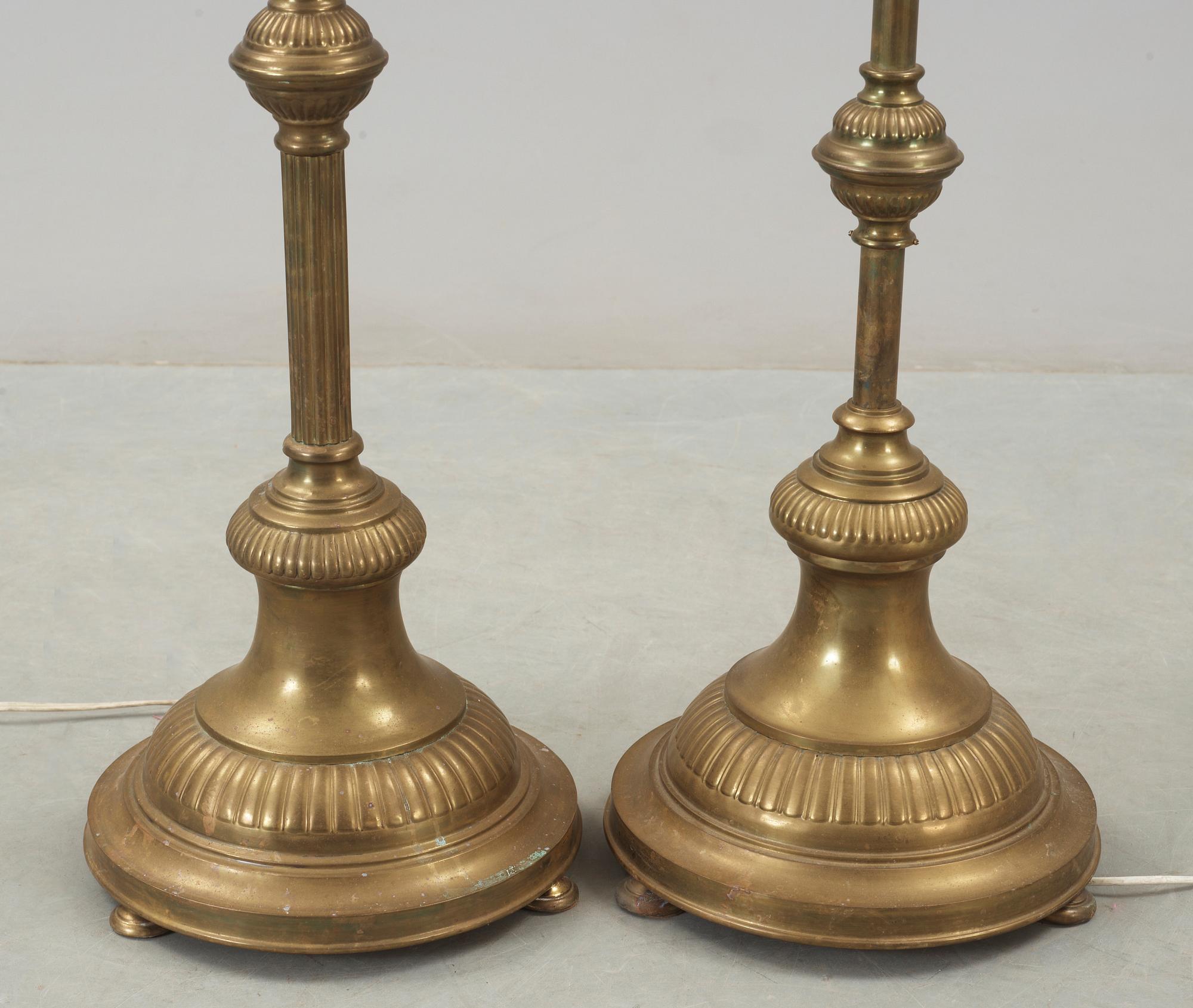 GOLVLAMPOR, ett par snarlika, 1800-talets andra hälft.