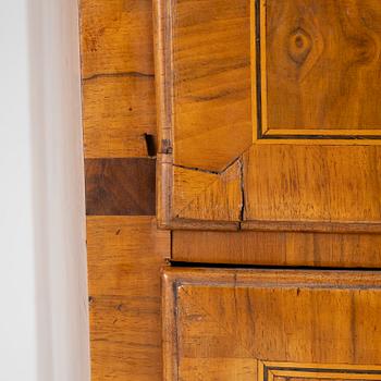 Chest of drawers, late Baroque, mid-18th century.
