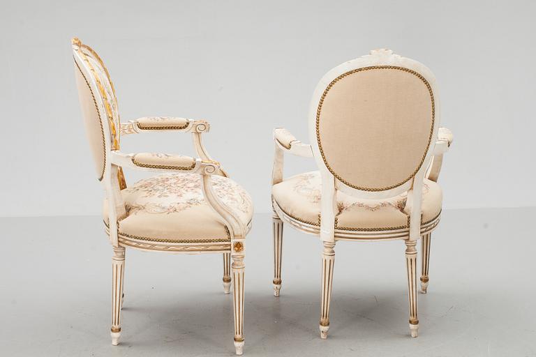 KARMSTOLAR, ett par, gustaviansk stil, 1900-tal.